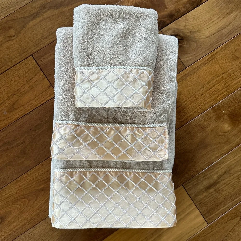 Vintage 3-Piece Towel Set Made in USA Beige Quilted Satin Trim